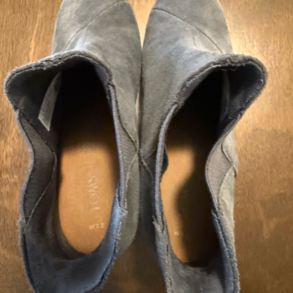 TOMS Women's Grey Slip-On booties
